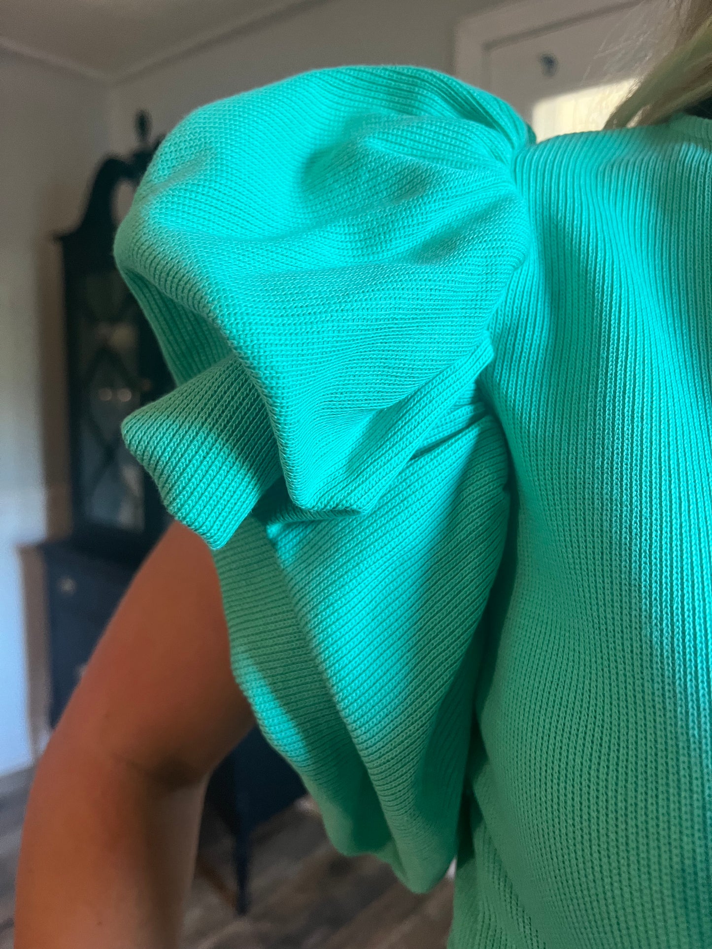 KELLY GREEN RUFFLE TOP