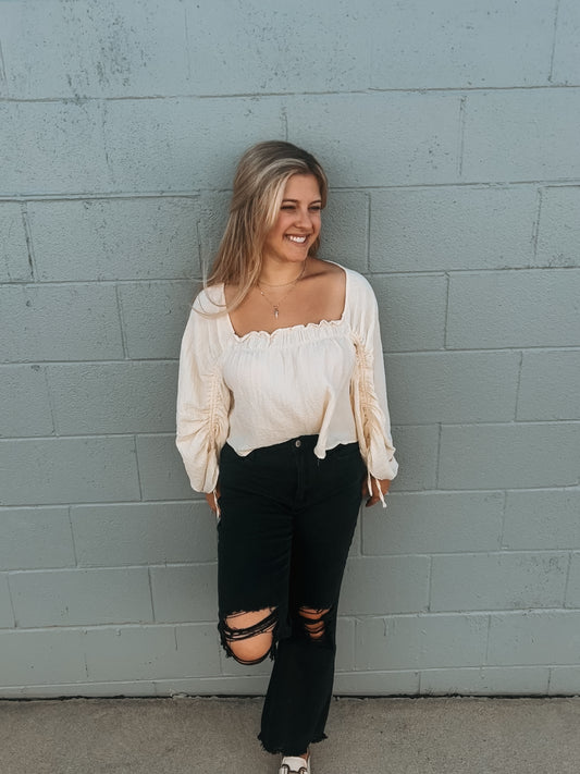 CREAM CINCHED SLEEVE TOP