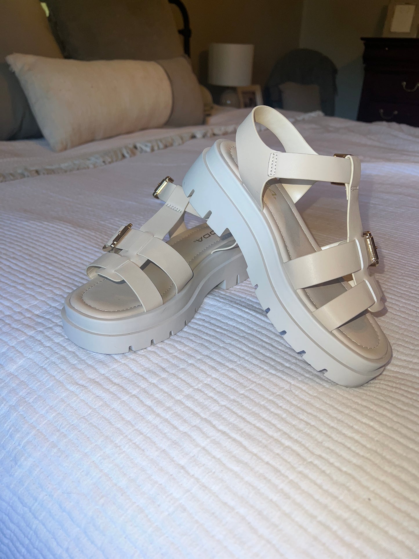 NUDE PLATFORM SANDAL