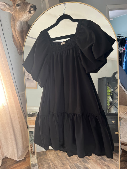 CURVY BLACK BELL SLEEVE DRESS