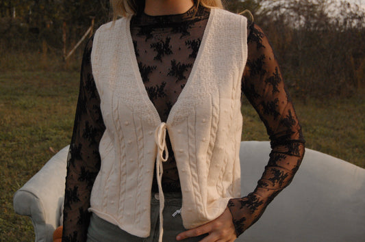 CREAM KNITTED VEST