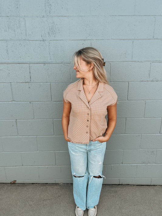 NUDE PLAID BUTTON UP